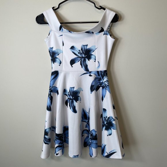 SOLD Boohoo Floral Off The Shoulder Skater Dress - Picture 4 of 11
